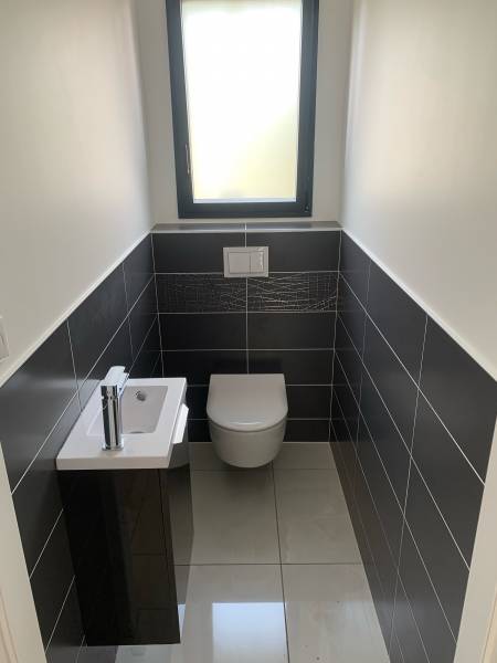 Aménagement d'un wc suspendu dans une maison neuve sur Gujan mestras