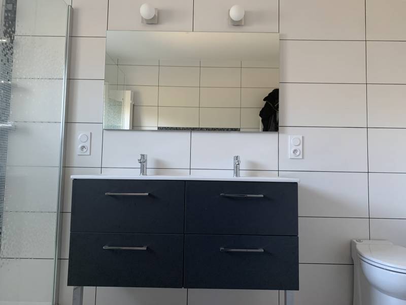 Installation meuble de salle d'eau par Oceane Plomberie à Biscarrosse